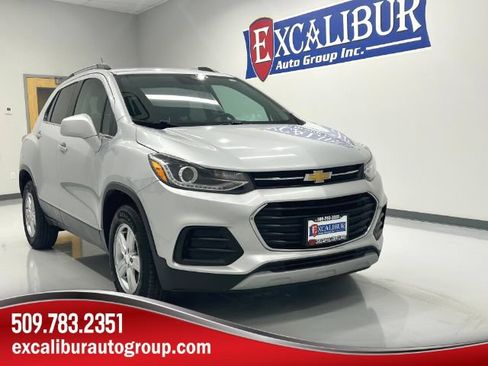 Used 2017 Chevrolet Trax LT AWD/4WD image 1