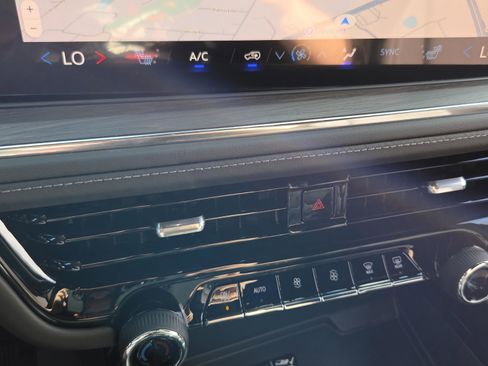 New 2026 Chevrolet Suburban Z71 w/ Z71 Off-Road Package image 33