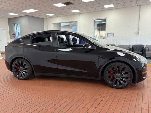 Used 2023 Tesla Model Y Performance image 7
