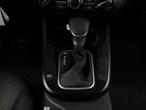 Used 2025 Kia Soul LX w/ LX Technology Package FWD image 21