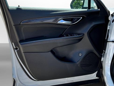 Used 2022 Buick Envision Preferred image 24