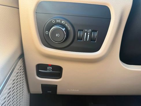 Used 2024 Jeep Grand Cherokee Limited w/ Luxury Tech Group II AWD/4WD image 19