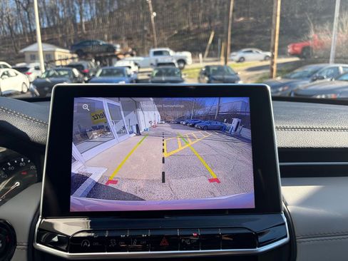 Used 2025 Jeep Compass Limited image 24