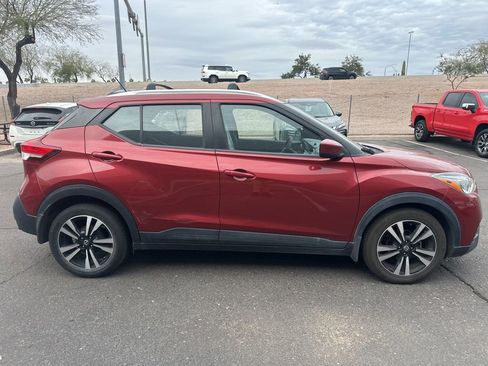 Used 2018 Nissan Kicks SV w/ Exterior Package image 4
