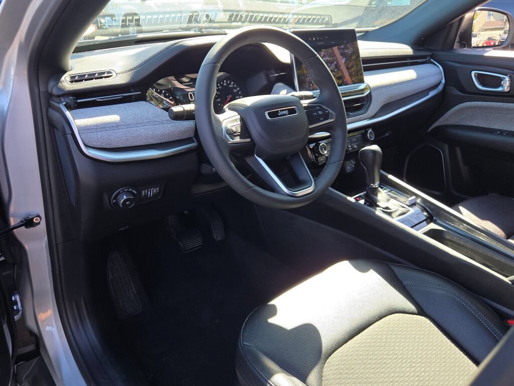 Used 2024 Jeep Compass Latitude AWD/4WD image 26