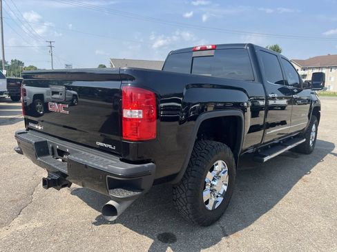 Used 2019 GMC Sierra 3500 Denali w/ Duramax Plus Package AWD/4WD image 6
