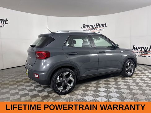 Used 2025 Hyundai Venue SEL FWD image 5