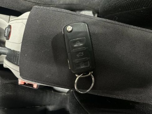 Used 2004 Volkswagen Beetle GLS FWD image 33