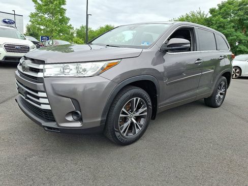 Used 2018 Toyota Highlander LE w/ Protection Package #3 AWD/4WD image 3