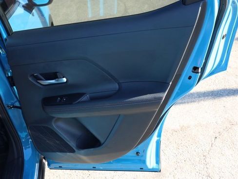 New 2025 Nissan Kicks SR image 19