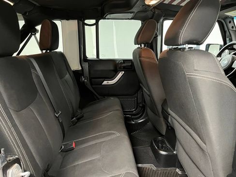 Used 2017 Jeep Wrangler Unlimited Rubicon w/ Connectivity Group AWD/4WD image 44