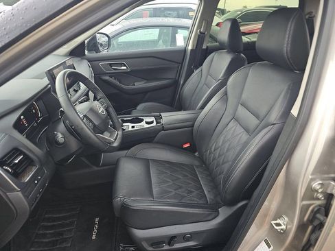 Certified 2025 Nissan Rogue Platinum w/ Tech Package AWD/4WD image 10