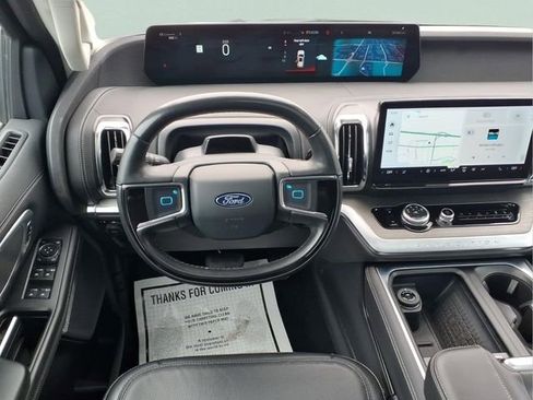 Used 2025 Ford Expedition Platinum AWD/4WD image 6