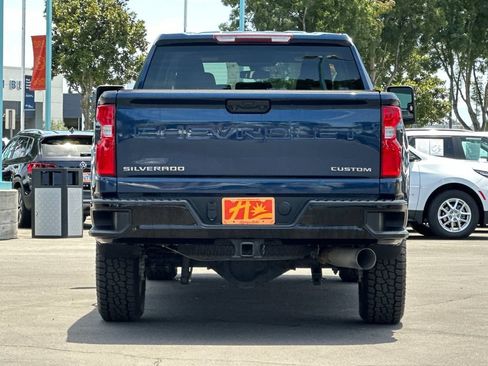 Used 2021 Chevrolet Silverado 2500 Custom w/ Custom Value Package AWD/4WD image 4