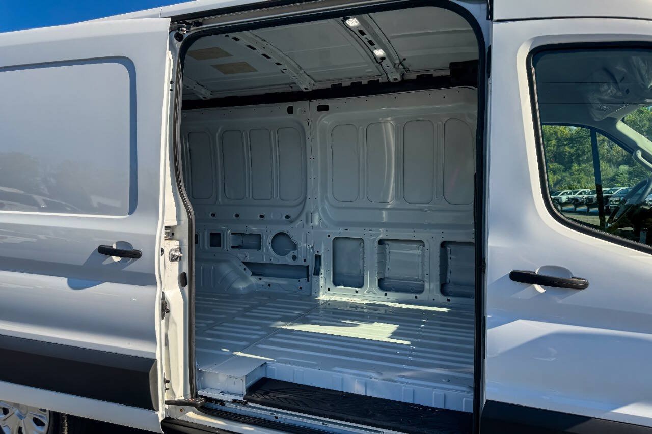 Used 2023 Ford E-Transit Medium Roof RWD image 13