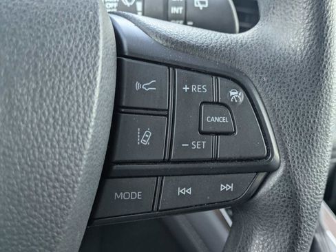 Used 2024 Toyota Sienna LE w/ LE Plus Package FWD image 25