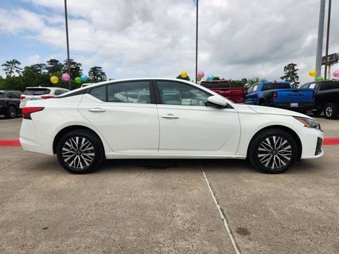 Used 2025 Nissan Altima 2.5 SV w/ SV Premium Package image 4