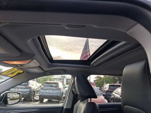 Used 2020 Toyota RAV4 XLE Premium FWD image 17