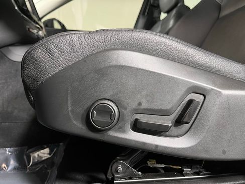 Used 2023 Volvo XC60 T8 Plus image 12