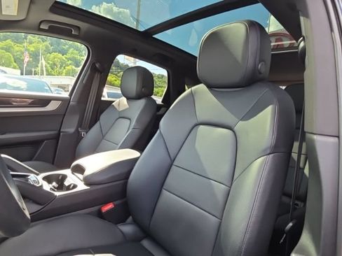 Used 2024 Porsche Cayenne AWD/4WD image 28