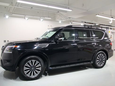Used 2021 Nissan Armada SL w/ Midnight Edition Package AWD/4WD image 3