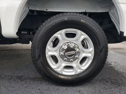 Used 2025 Ford F250 XLT image 6