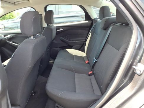 Used 2018 Ford Focus SE w/ Cold Weather Package FWD image 13