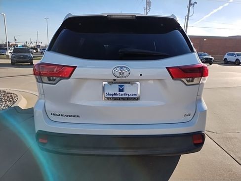 Used 2018 Toyota Highlander Plus image 8