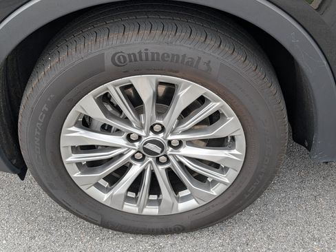 Used 2025 Cadillac XT4 Premium Luxury FWD image 24