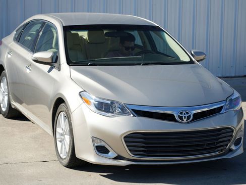 Used 2013 Toyota Avalon XLE image 45