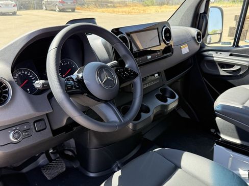 New 2025 Mercedes-Benz Sprinter 2500 image 17