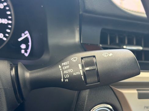 Used 2013 Lexus ES 350 w/ Premium Pkg FWD image 32