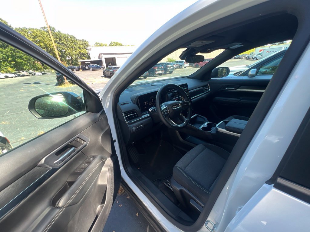 Used 2026 GMC Terrain Elevation FWD image 2