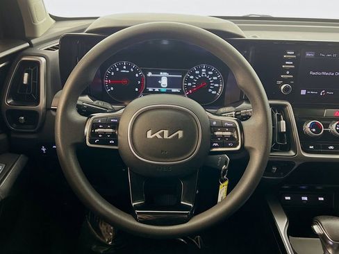 Used 2023 Kia Sorento LX image 11