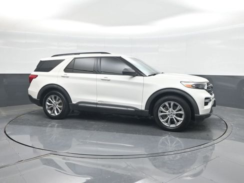 Used 2020 Ford Explorer XLT w/ Equipment Group 202A RWD image 11