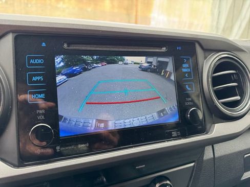 Used 2017 Toyota Tacoma TRD Sport w/ Tow Package AWD/4WD image 16