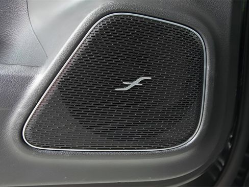 Used 2021 Mercedes-Benz GLB 35 AMG 4MATIC w/ Multimedia Package image 25