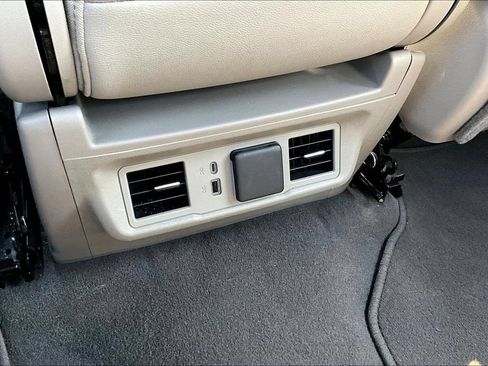 Used 2025 GMC Sierra 1500 SLT AWD/4WD image 11
