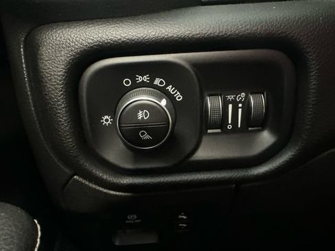 Used 2023 RAM 1500 Laramie AWD/4WD image 21