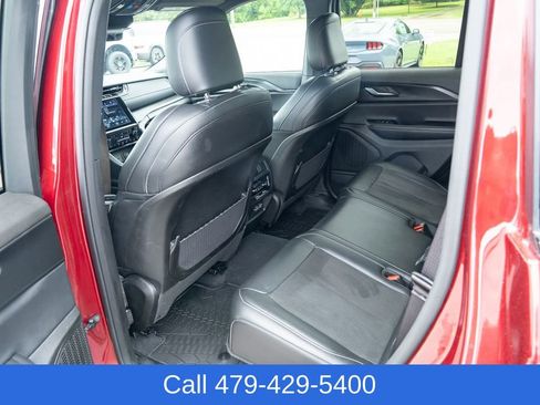 Used 2025 Jeep Grand Cherokee Altitude AWD/4WD image 29