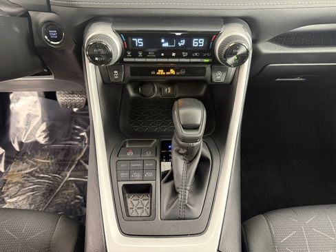 Used 2025 Toyota RAV4 XLE w/ Convenience Package image 21