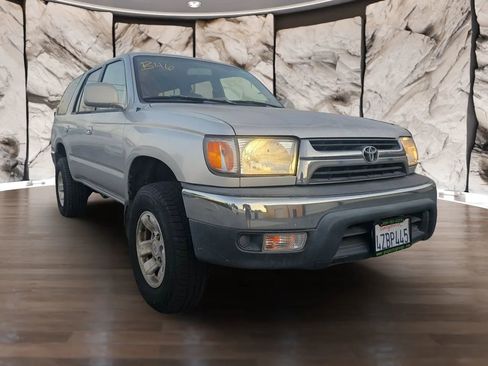 Used 2002 Toyota 4Runner SR5 RWD image 3