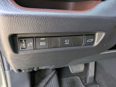 Used 2019 Toyota RAV4 Limited image 16