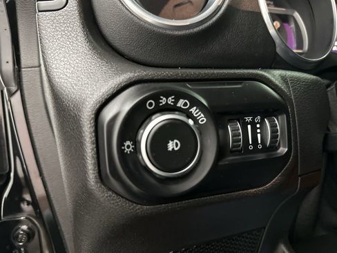 Used 2019 Jeep Wrangler Unlimited Sahara image 20
