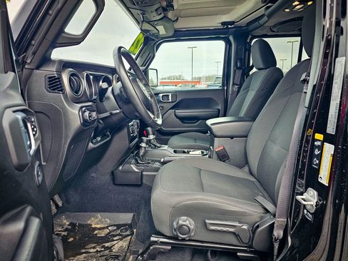 Certified 2022 Jeep Gladiator Willys image 11