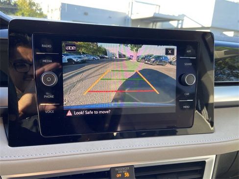 Used 2025 Volkswagen Taos SE image 20