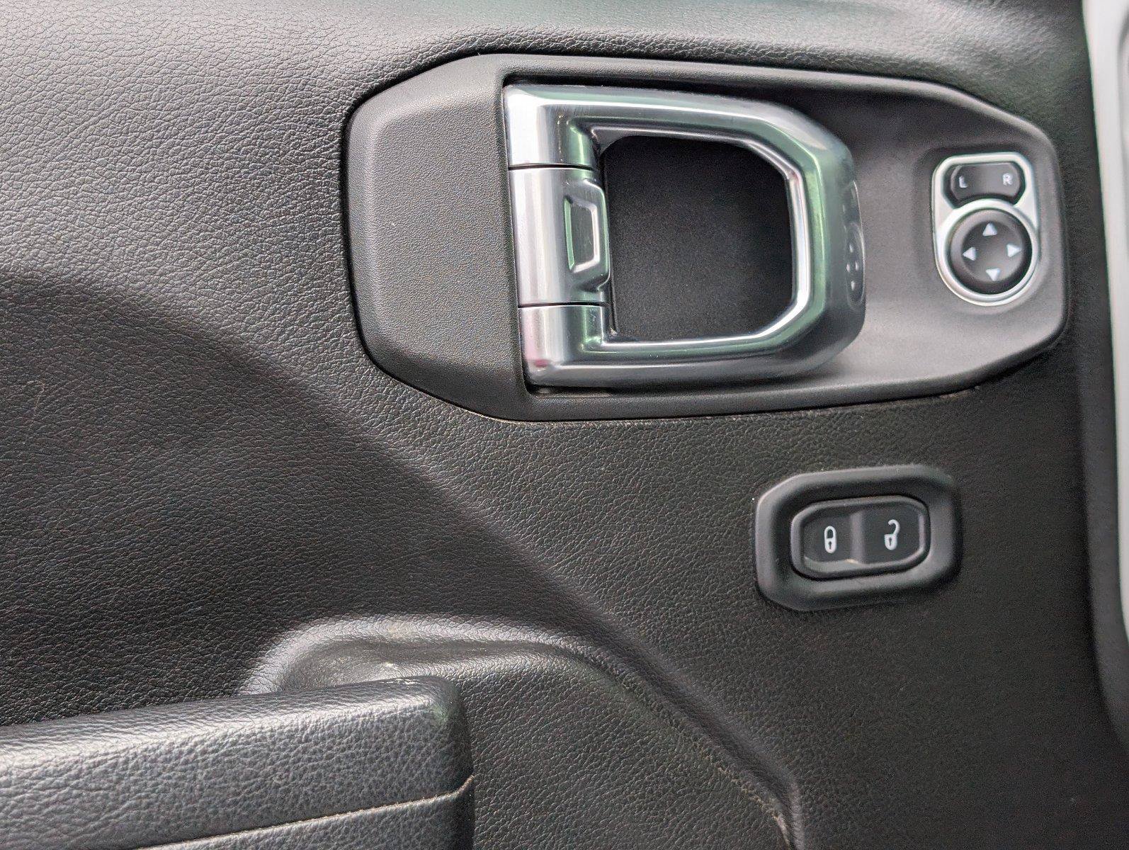 Used 2025 Jeep Gladiator Sport AWD/4WD image 17