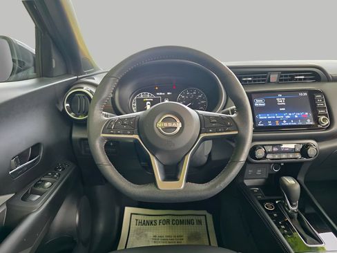 Used 2023 Nissan Kicks SR w/ SR Premium Package FWD image 19