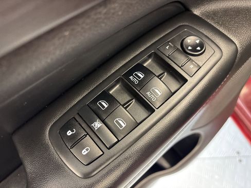 Used 2019 Jeep Grand Cherokee Altitude image 11