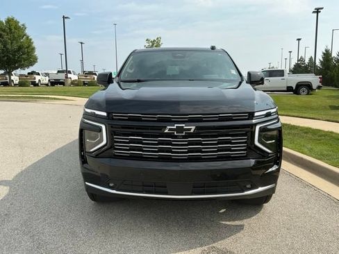 Used 2025 Chevrolet Tahoe High Country AWD/4WD image 9